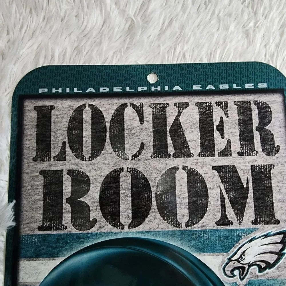 Philadelphia Eagles Helmet Locker Room Sign🦅 - Picture 5 of 6